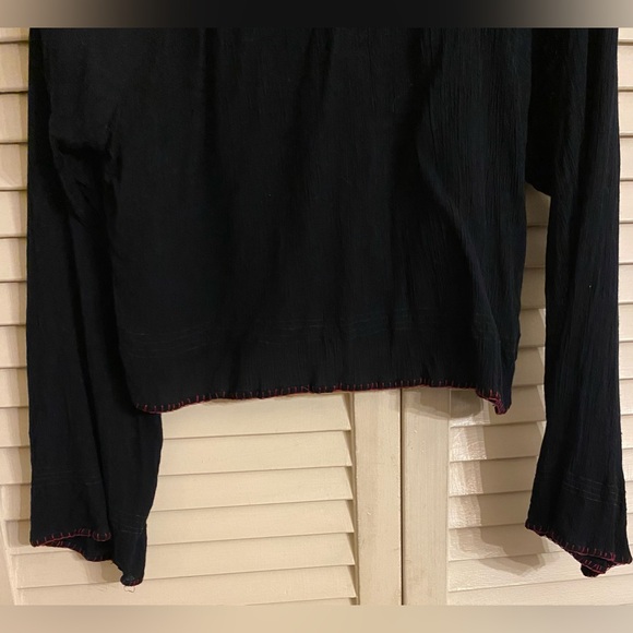 Gorgeous Black Cropped Top w Amazing Embroidery - Picture 8 of 8